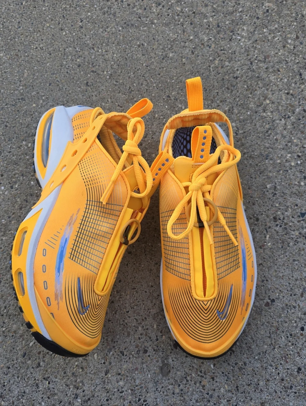 Nike Air Max Craze sneakers Women Size 6.